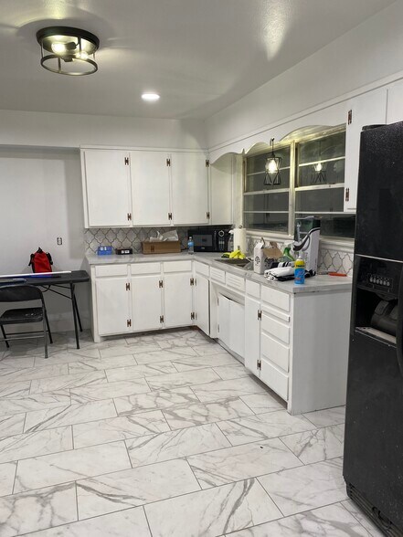 More Photos Of 2404 Oakwood Dr, Odessa Storefront For Sale