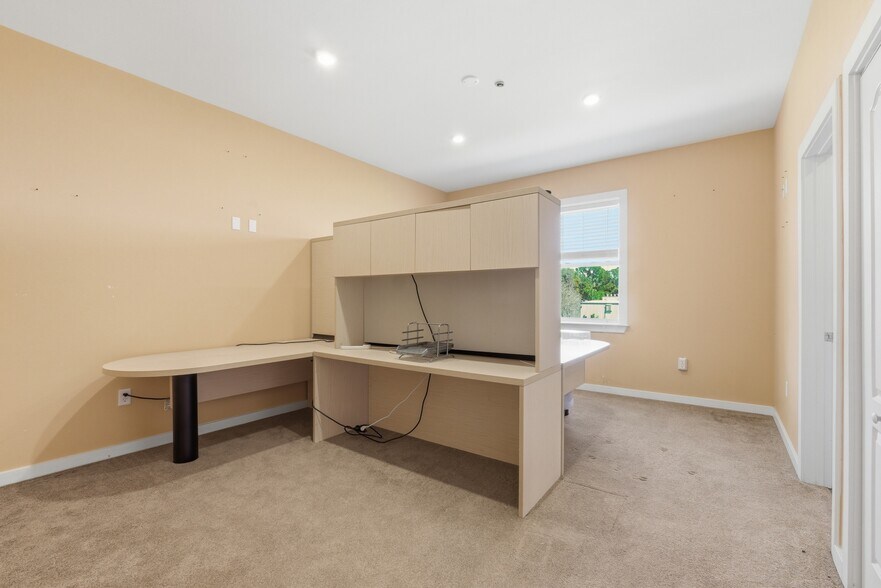 More Photos Of 8600 Airport Blvd, Leesburg Airplane Hangar For Sale