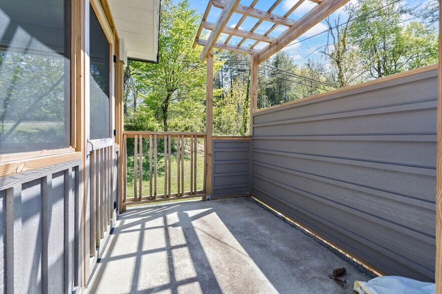 More Photos Of 717 Jenkins Rd, Whitesburg Storefront Retail Residential For Sale