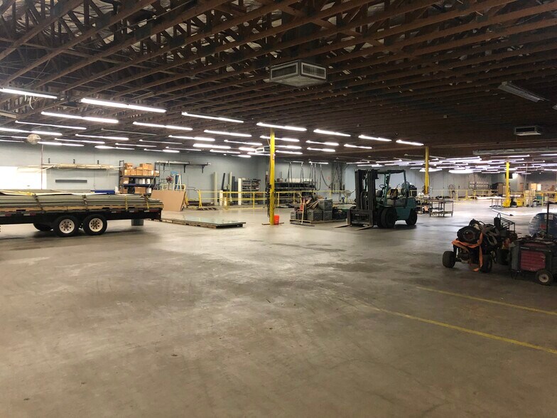 More Photos Of 439 S 3rd Ave, Avondale Manufacturing For Sale