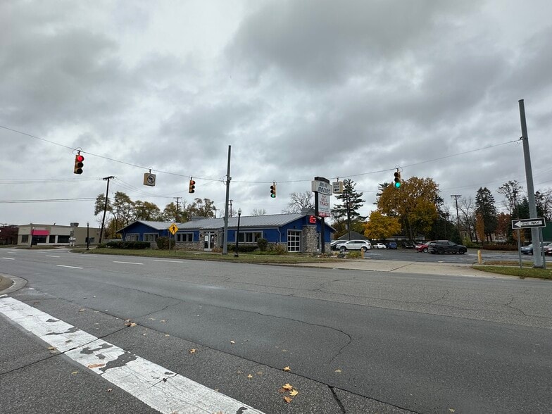 More Photos Of 28333 Grand River Ave, Farmington Hills Auto Dealership For Sale