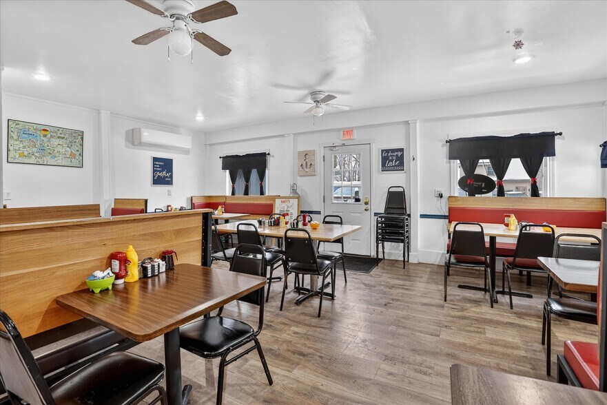 More Photos Of 5937 W Higgins Lake Dr, Roscommon Restaurant For Sale