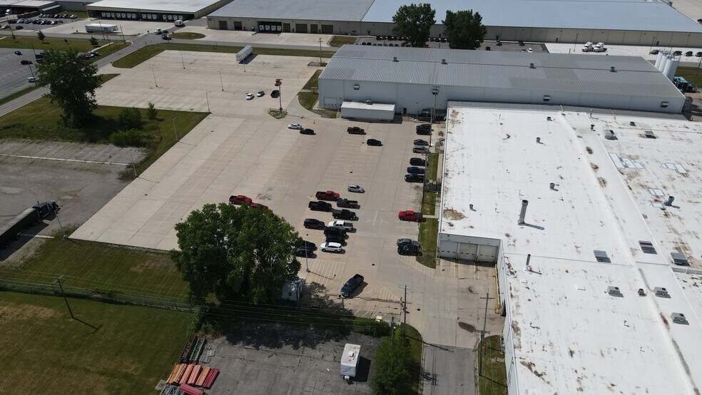 More Photos Of 555 Linfoot St, Wauseon Warehouse For Lease
