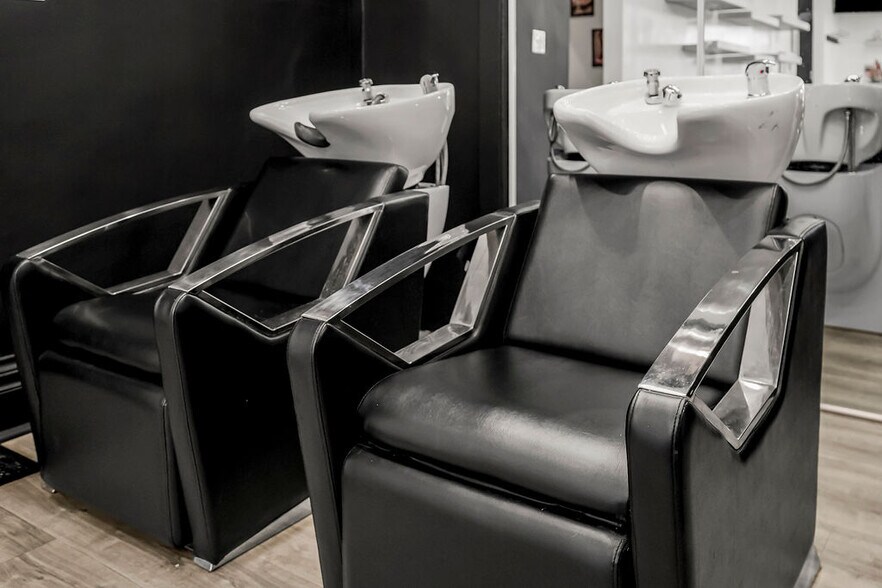 More Photos Of 6632 E Truman Rd, Kansas City General Retail For Sale