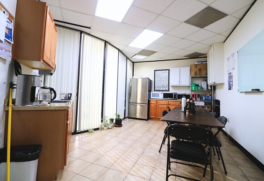 More Photos Of 6100 Corporate Dr, Houston Office For Lease