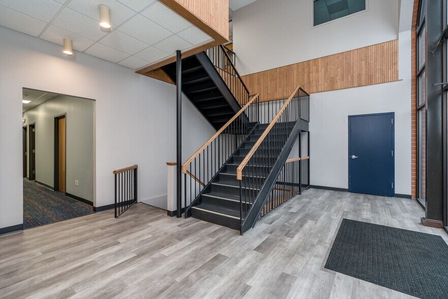 More Photos Of 108 S Minnesota Ave, Saint Peter Storefront Retail Office For Sale