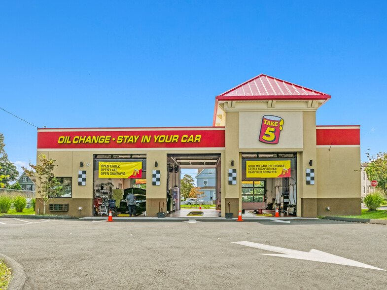 Primary Photo Of 1683 Barnum Ave, Stratford Service Station For Sale