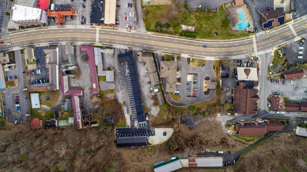 More Photos Of 402 E Parkway, Gatlinburg Apartments For Sale