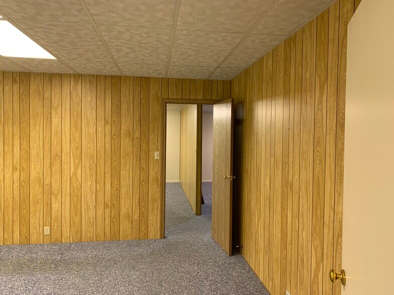 More Photos Of 817 Kilbourne St, Bellevue Medical For Lease