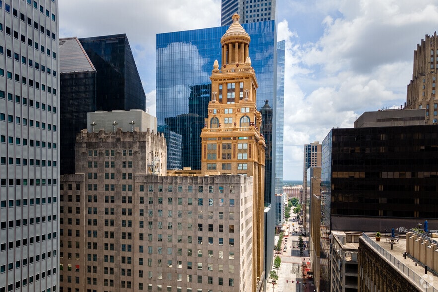 More Photos Of 808 Travis St, Houston Office For Lease