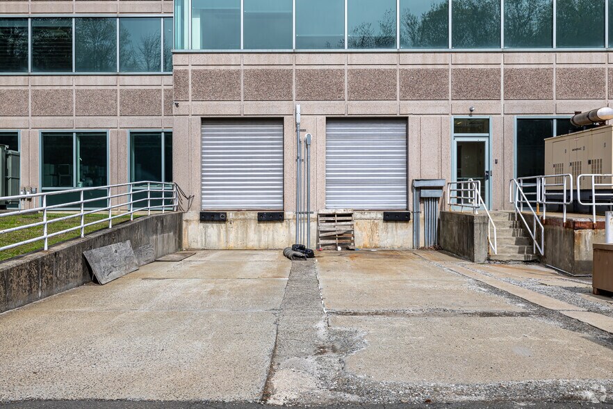 More Photos Of 440 Wheelers Farms Rd, Milford Office For Lease