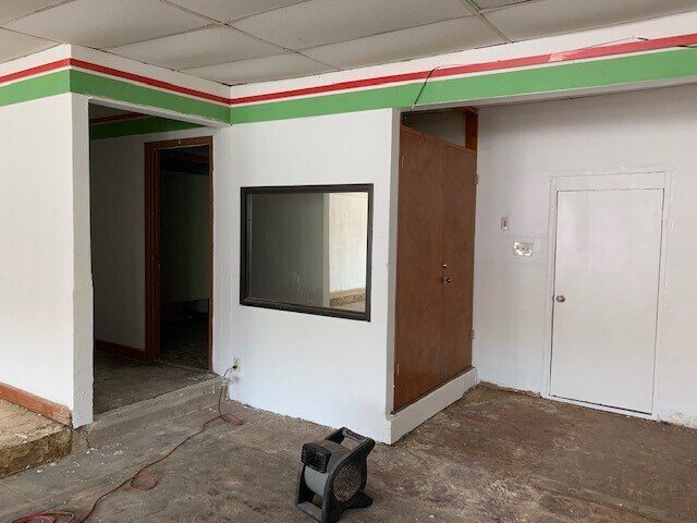 More Photos Of 2706 Samuell Blvd, Dallas Storefront For Lease