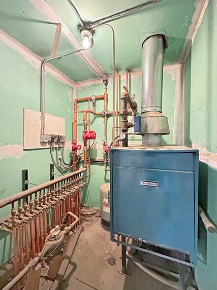 More Photos Of 4015 11th Ave SE, Minot Service For Sale