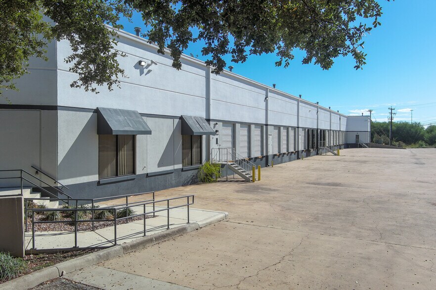 More Photos Of 5100 Kaepa Ct, San Antonio Distribution For Lease