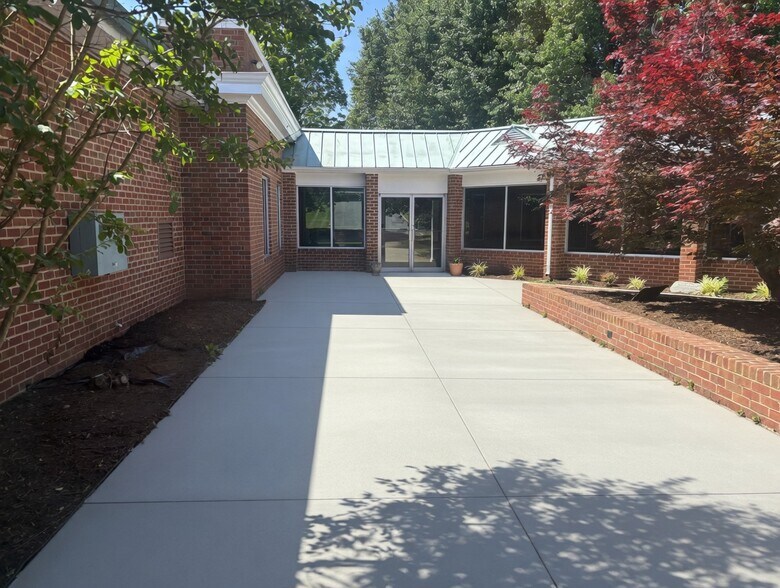 More Photos Of 22290 Timberlake Rd, Lynchburg Office For Lease