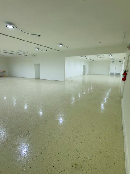 More Photos Of 1601 S 21st Ave, Hollywood Flex For Lease