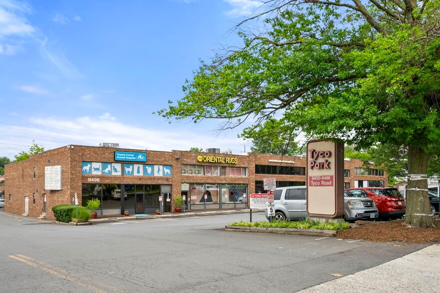 More Photos Of 8480-8486 Tyco Rd, Vienna Showroom For Lease