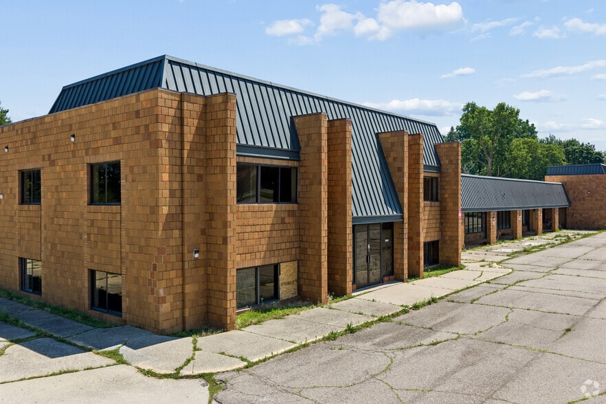 More Photos Of 38116-38160 S Gratiot Ave, Clinton Township Freestanding For Sale