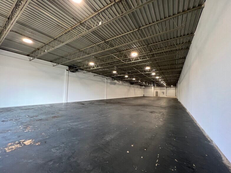 More Photos Of 9411 N Crescent Blvd, Pennsauken Distribution For Lease