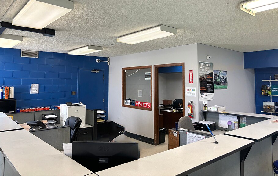 More Photos Of 380 Keewatin St, Winnipeg Warehouse For Lease