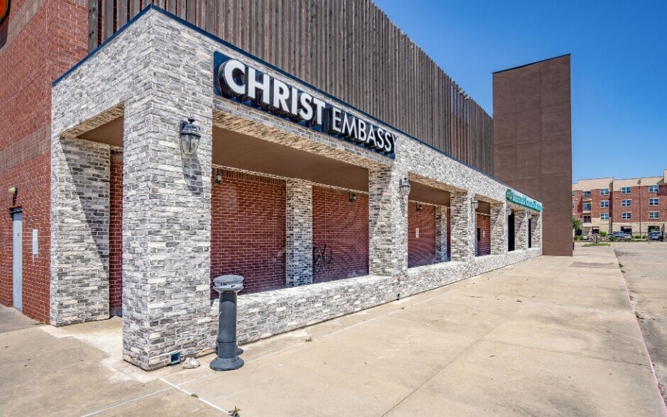 More Photos Of 1130 W Trinity Mills Rd, Carrollton General Retail For Sale