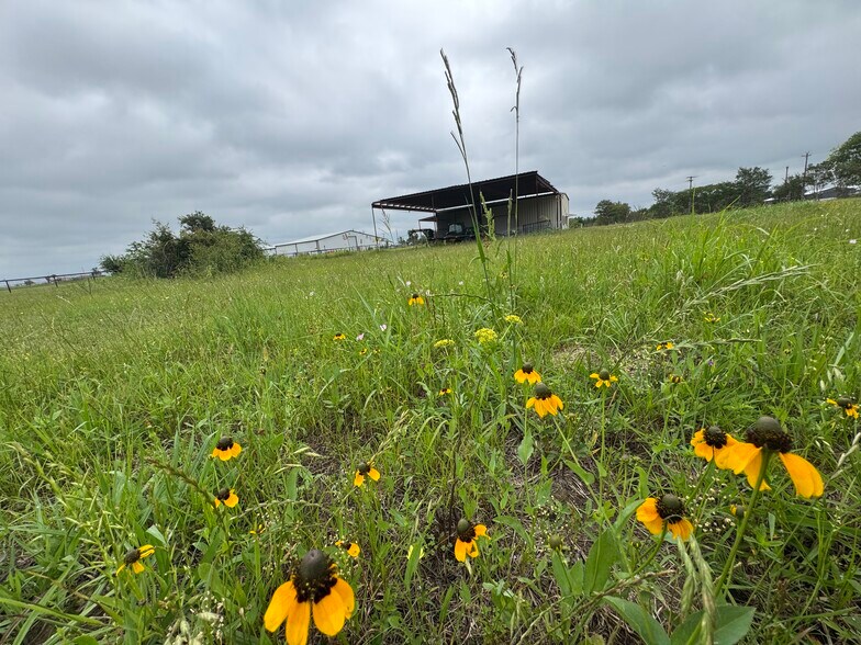 More Photos Of 3552 S State Highway 19, Emory Warehouse For Sale