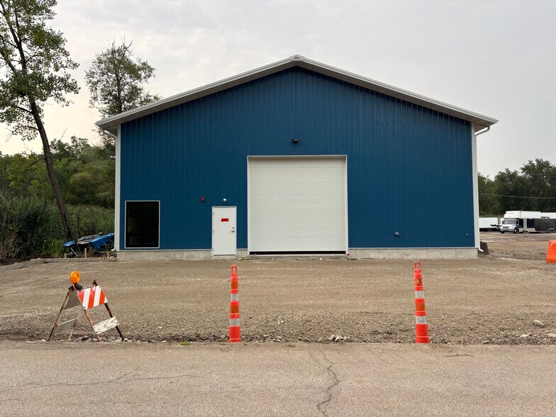More Photos Of 11N 323 Brookside Drive, Elgin Flex For Lease