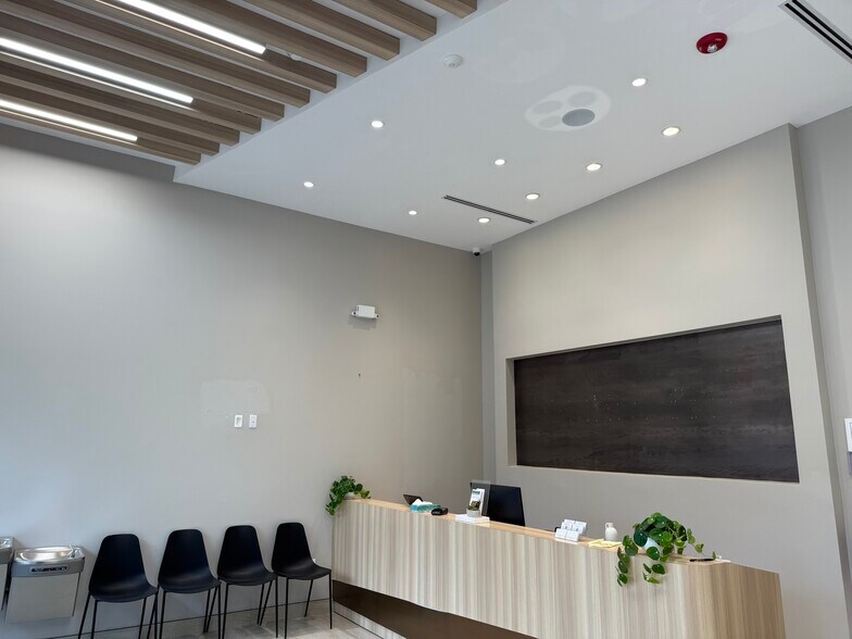 More Photos Of 215 Lincoln Rd, Miami Beach Storefront Retail Office For Lease