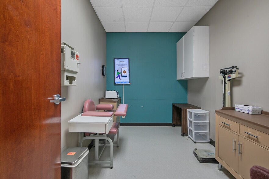 More Photos Of 303-305 Tilghman Dr, Dunn Medical For Sale