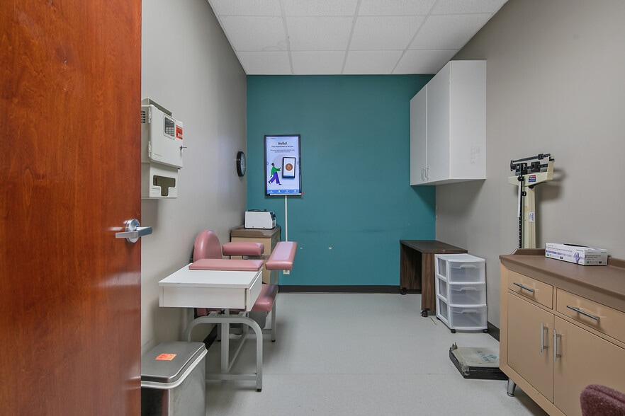 More Photos Of 303-305 Tilghman Dr, Dunn Medical For Lease