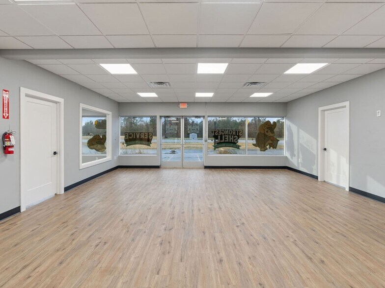 More Photos Of 2216 N Timberland Dr, Lufkin Industrial For Lease