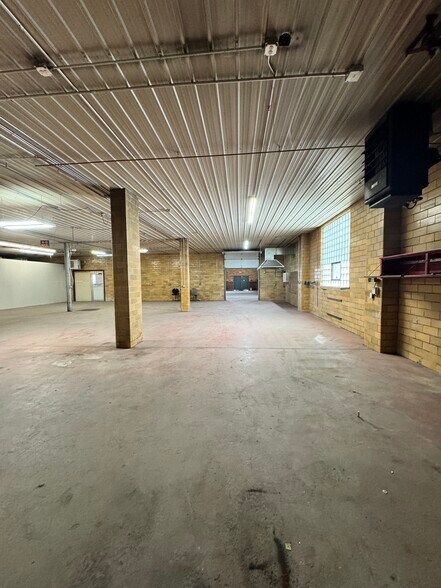 More Photos Of 1600 1st Ave NE, Austin Warehouse For Sale