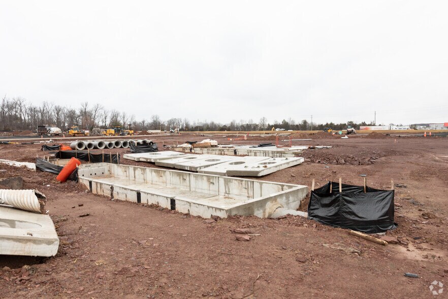 More Photos Of 25575 Pleasant Valley Rd, Chantilly Unknown For Lease