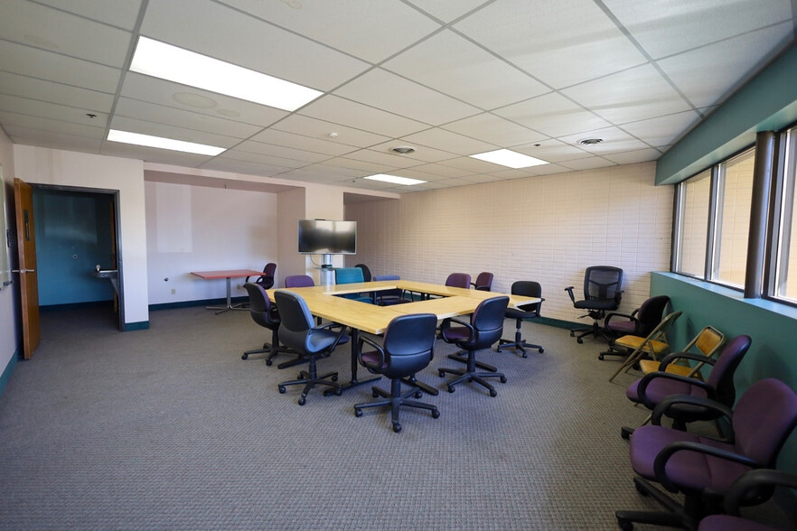 More Photos Of 2525 Nevada Ave N, Golden Valley Light Distribution For Sale