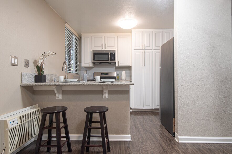 More Photos Of 516 S Indian Hill Blvd, Claremont Apartments For Sale