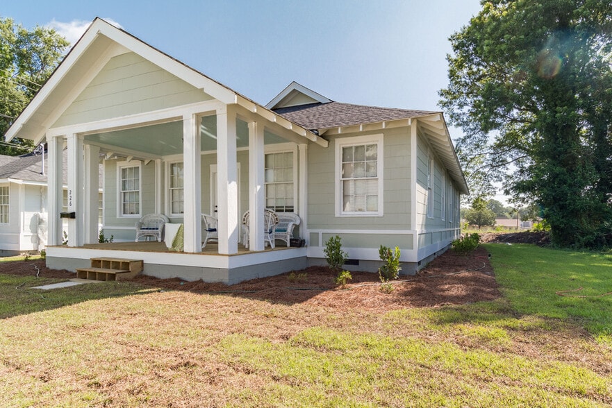 More Photos Of 302 Picadilly St, Columbia Specialty For Sale
