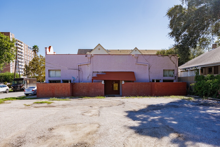 More Photos Of 801 S Carancahua St, Corpus Christi Apartments For Sale