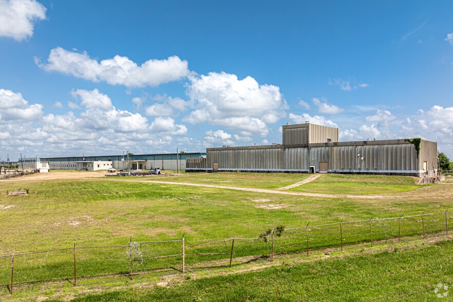 More Photos Of 185 8th St, Biloxi Warehouse For Sale