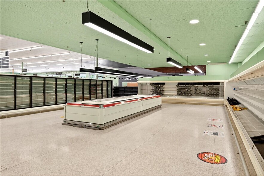 More Photos Of 4634-4639 Gravois Rd, House Spgs, House Springs Supermarket For Lease