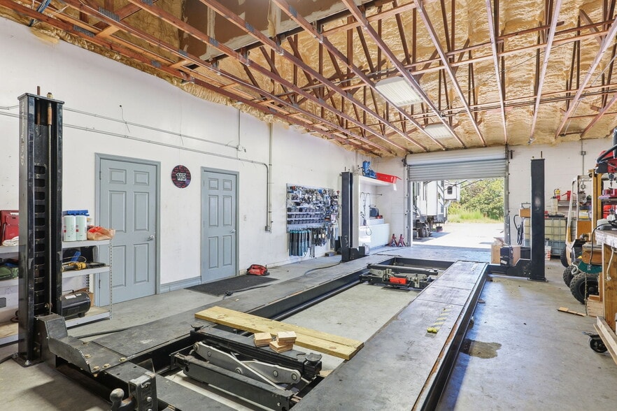 More Photos Of 645 Old Dixie Hwy, Sebastian Warehouse For Sale