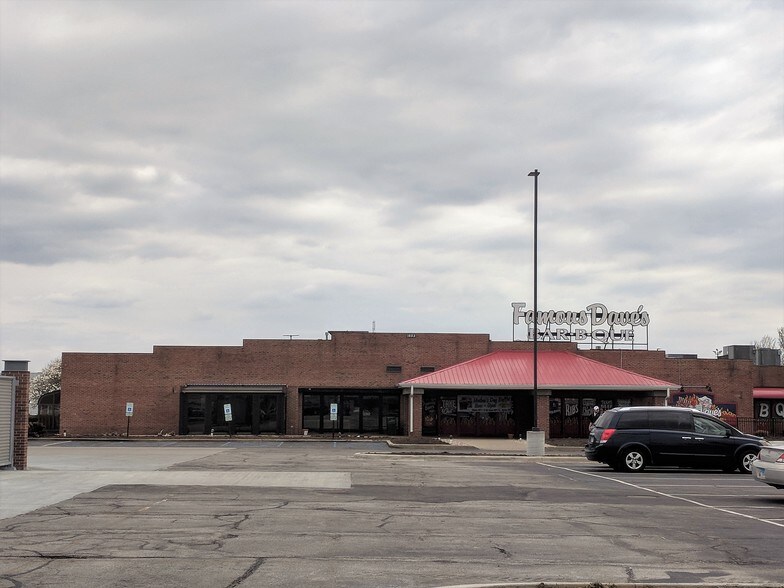 More Photos Of 1603-1611 Morrissey Dr, Bloomington Unknown For Lease