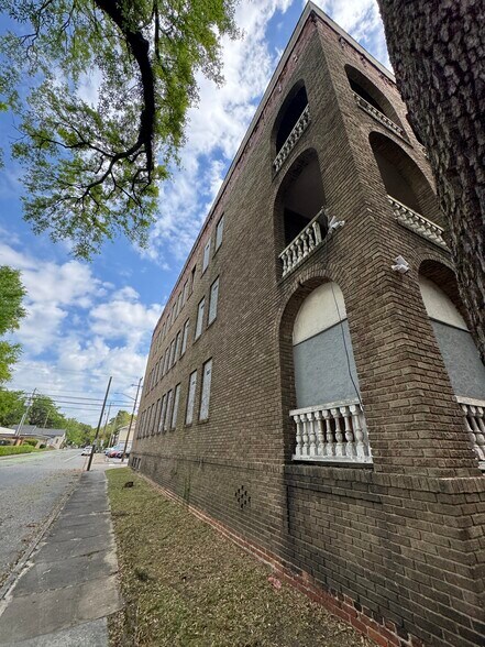 More Photos Of 302 E Victory Dr, Savannah Apartments For Sale