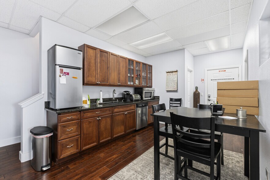 More Photos Of 1202 Commercial Ave, Anacortes Office For Sale
