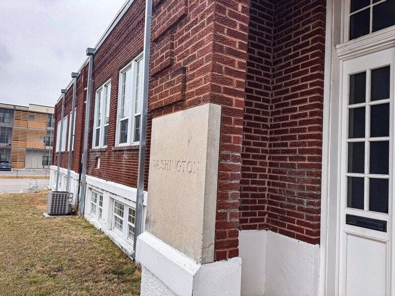 More Photos Of 800 E Emma Ave, Springdale Office For Sale