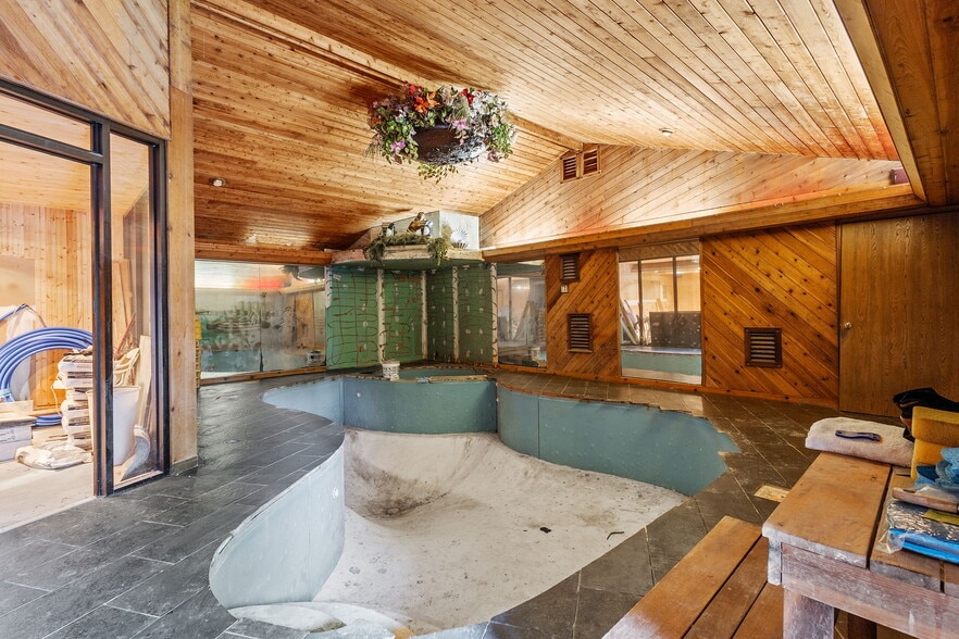 More Photos Of 2507 E 1100 N, Demotte Apartments For Sale