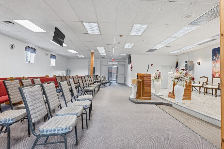 More Photos Of 55 Curtis St, New Britain Freestanding For Sale