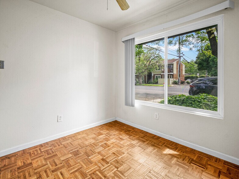 More Photos Of 718 13th St, Sacramento Multifamily For Sale