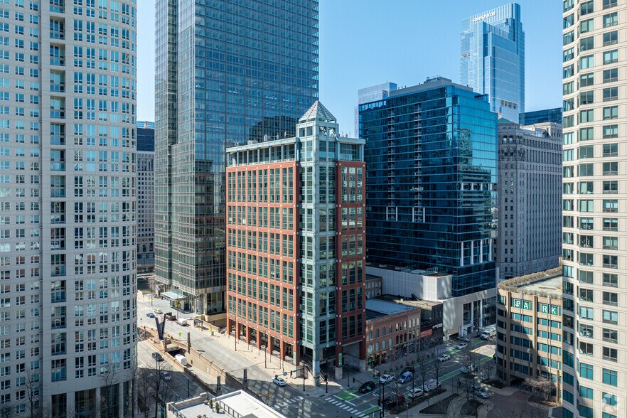 More Photos Of 350 N LaSalle St, Chicago Office For Lease