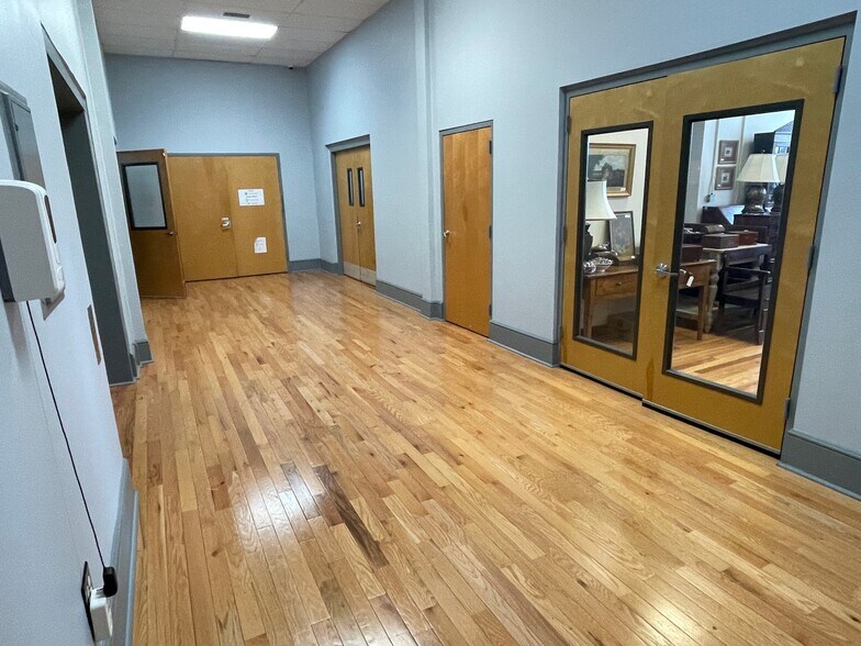 More Photos Of 114 Pearl St, Port Chester Light Distribution For Lease