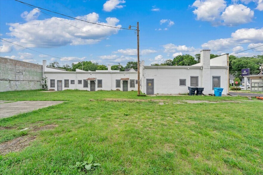 More Photos Of 2302 Melrose Ave NW, Roanoke Flex For Lease